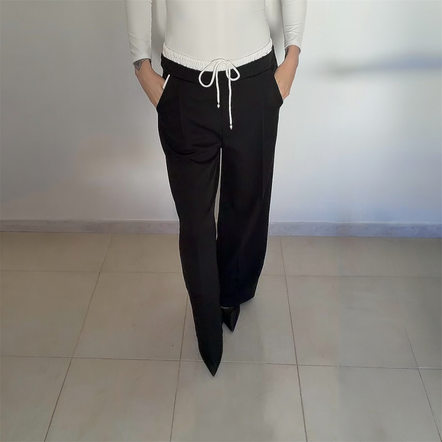 STRAIGHT CHIC